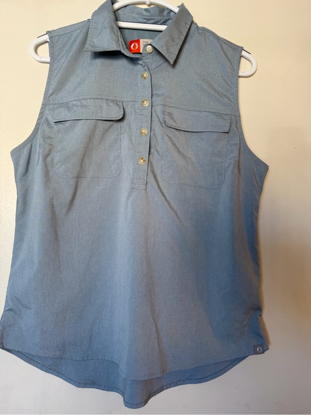 The American Outdoorsman Women’s Sleeveless Fishing Hiking Top L